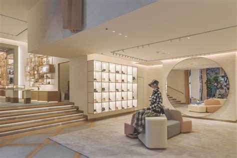 new look dior flagship.